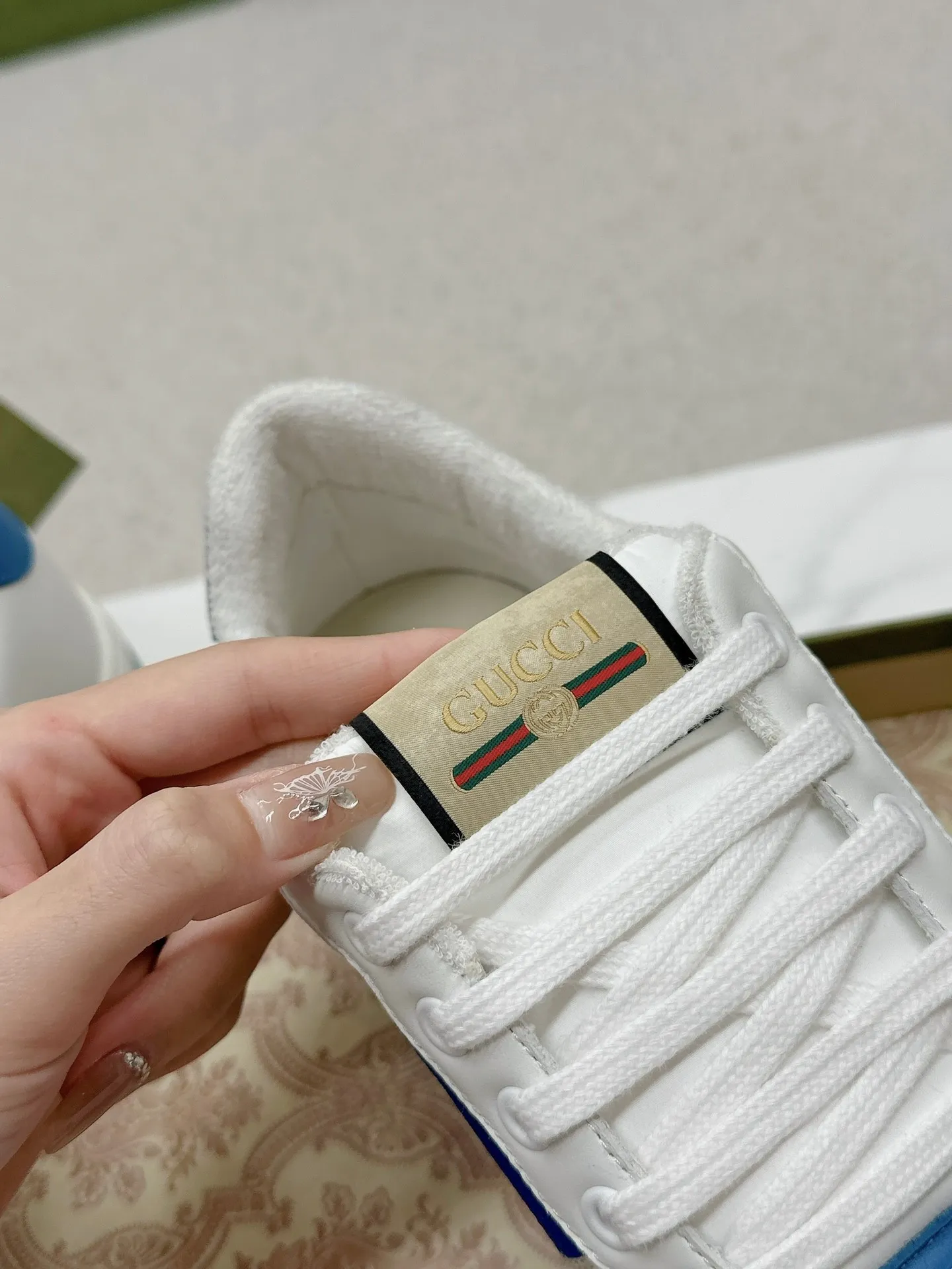 👟👟Ex-factory price 560👟👟 Men’s size +10 Gucci——purchased version GG series distressed dirty shoes-hot style is coming! 9 times out of 10 sales, you will definitely get the money. Ready stock! Spot goods! Spot goods! New colors added - the ultimate version on the market! Purchase the original version and develop it... fabric, material, outsole, and details can be compared at will! Open-mold Swarovski one-to-one replica rhinestone chain...Metal cherry pendant...Metal double G crystal cylindrical mark...Gucci original customized narrow webbing...Super flash series - flash diamond chain. The cherry decoration is detachable and can be changed into two to match with each other to show your personality. Exclusive color-brushed cowhide fabric. Hand-made distressed is very textured and has a sense of luxury! The details of the workmanship can be seen in the drawings, and no line is missed. The original terry cloth is delicate, soft and more comfortable and breathable. The privately stamped two-color original TPU outsole (lower layer is wider, upper layer is narrower). Matching packaging⭐️ Size: Female 35-40 Male 39-44 (Female 41 Male 45 customized)
